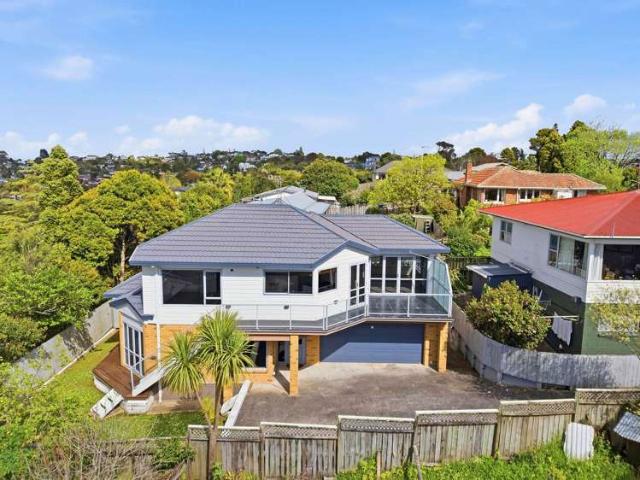 House for sale in Tōtara Vale, Kaipātiki