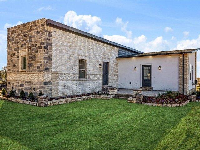 House for sale in Wills Point, Texas