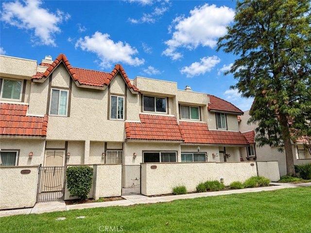 Townhouse for sale in Canyon Country, California