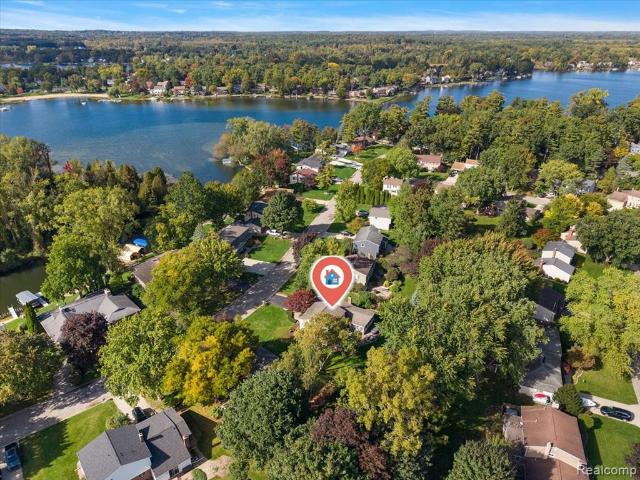 House for sale in Keatington, Orion Charter Township