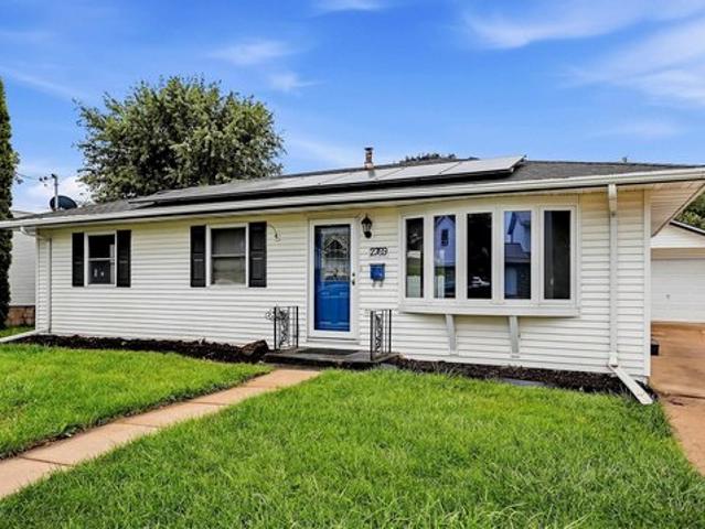 House for sale in Dubuque, Dubuque County