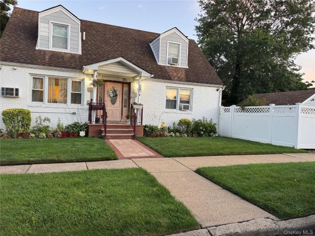 House for sale in Queens, Nassau