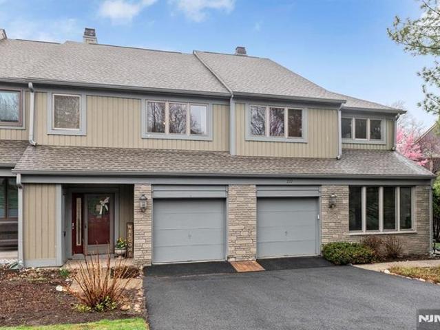 Townhouse for sale in Mahwah, New Jersey