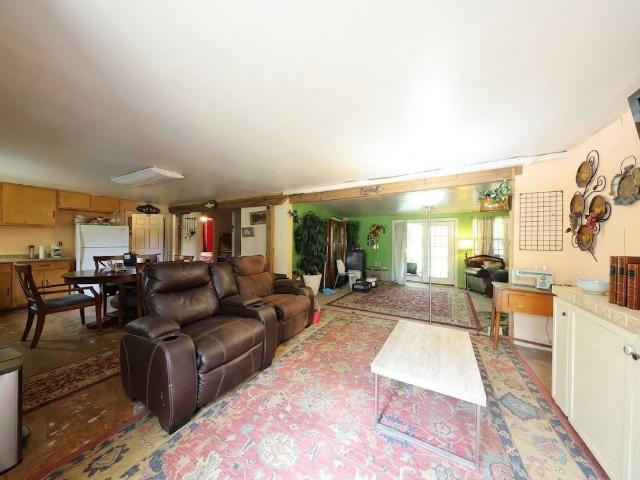 House for sale in Ennis, Ellis County