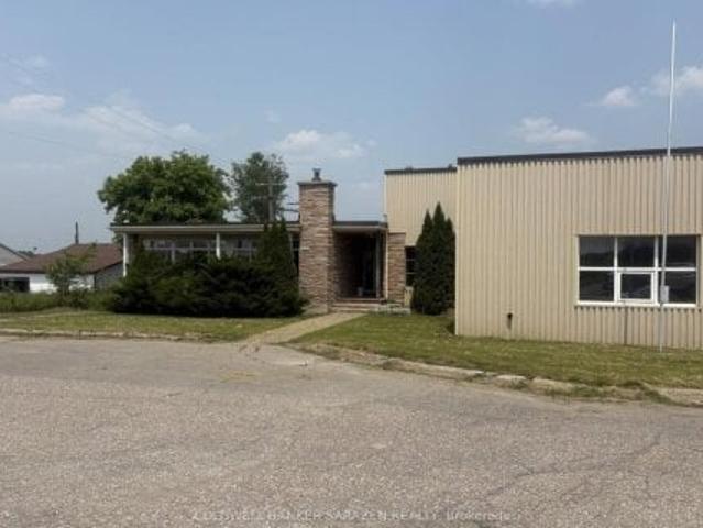 Office for rent in Renfrew, Ontario