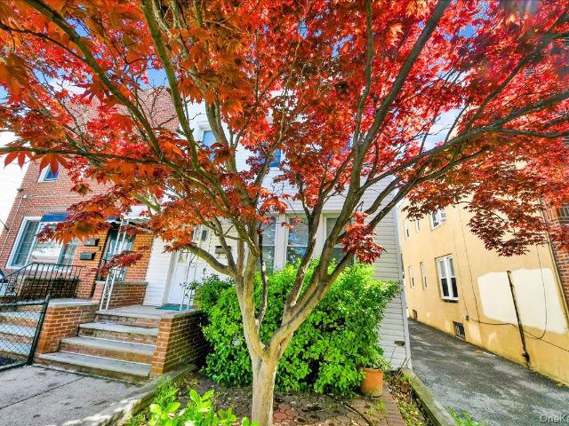 House for sale in The Bronx, Arverne