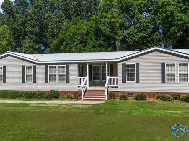 House for sale in Guntersville, Alabama