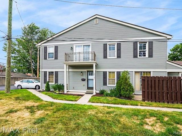 Condo for sale in Saint Clair Shores, Michigan