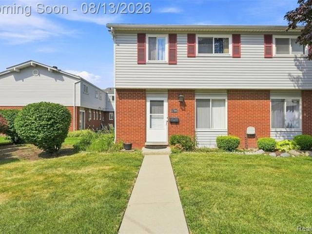Townhouse for sale in Roseville, Michigan