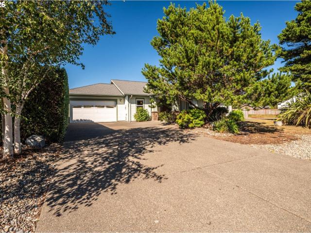 House for sale in Bandon, Coos County