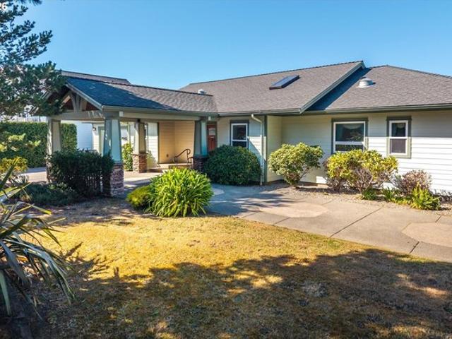 House for sale in Bandon, Coos County