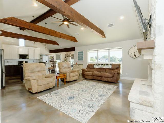 House for sale in Bandera