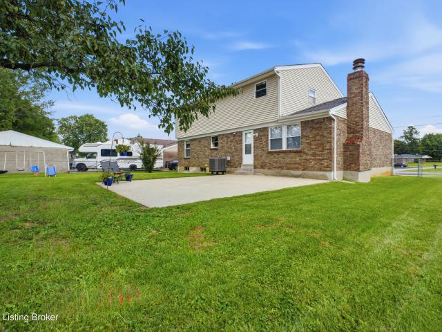 House for sale in Mount Washington, Kentucky