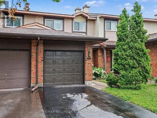 Townhouse for sale in Kanata South, Ottawa
