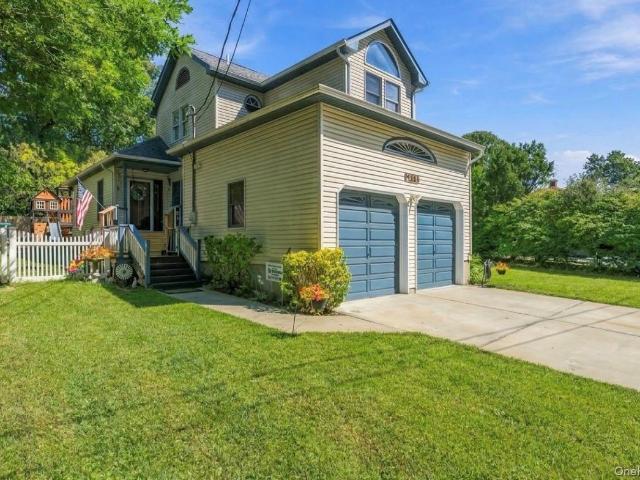 House for sale in Shirley, Town of Brookhaven