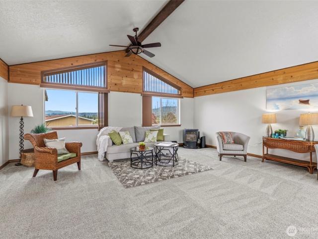 House for sale in Cathlamet, Washington