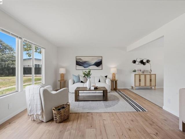 Townhouse for sale in Hayward, California