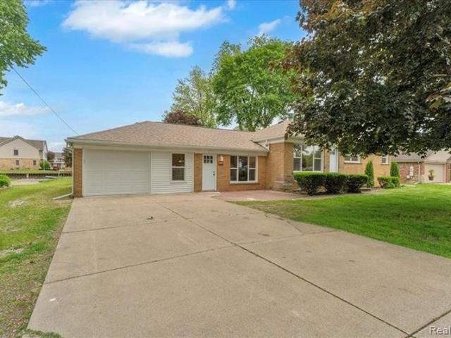 House for sale in Grosse Ile, Michigan
