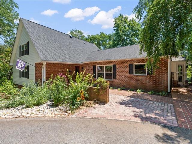 House for sale in Pfafftown, North Carolina