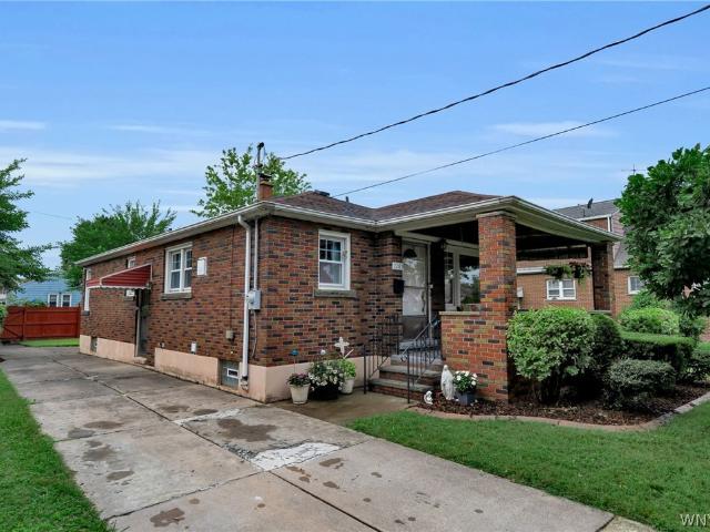 House for sale in Niagara, New York