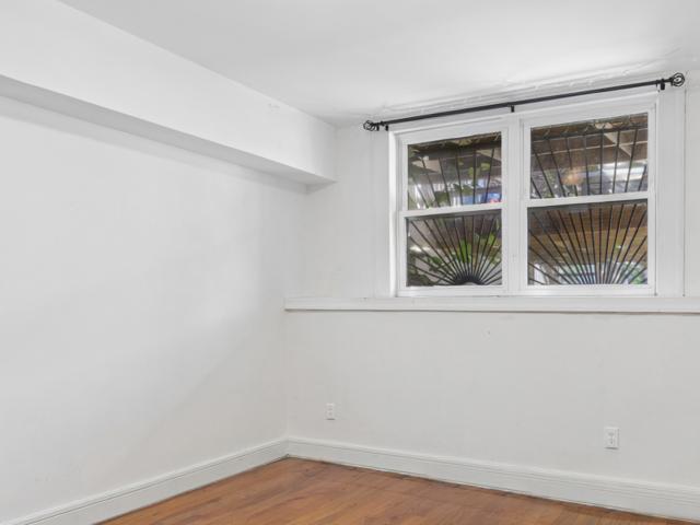 Townhouse for sale in Arverne, New York