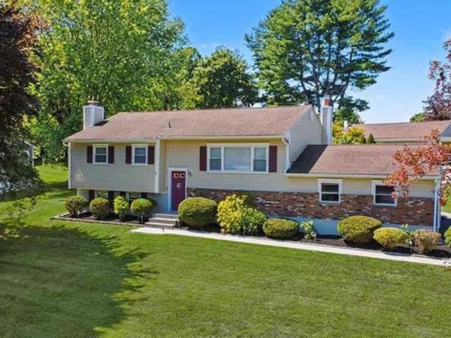 House for sale in Yorktown Heights, Town of Yorktown