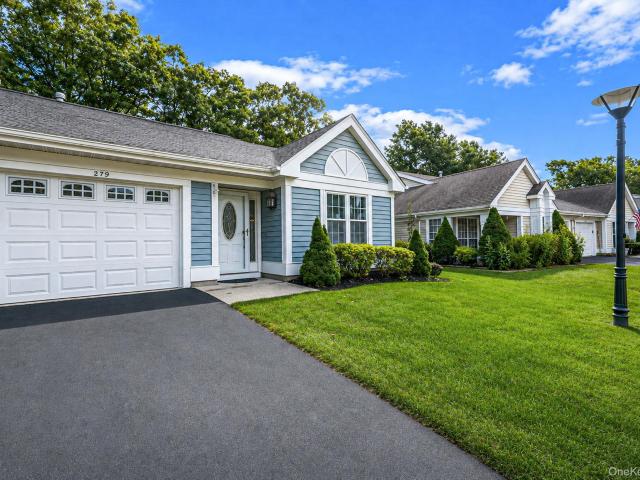 Condo for sale in Centereach, New York