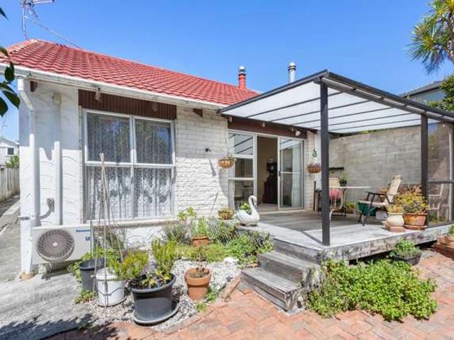 Apartment for sale in Oratia