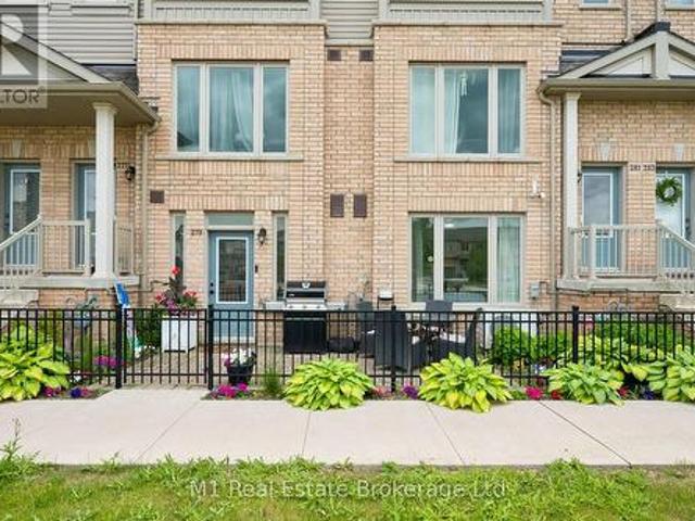 Townhouse for sale in Guelph, Ontario