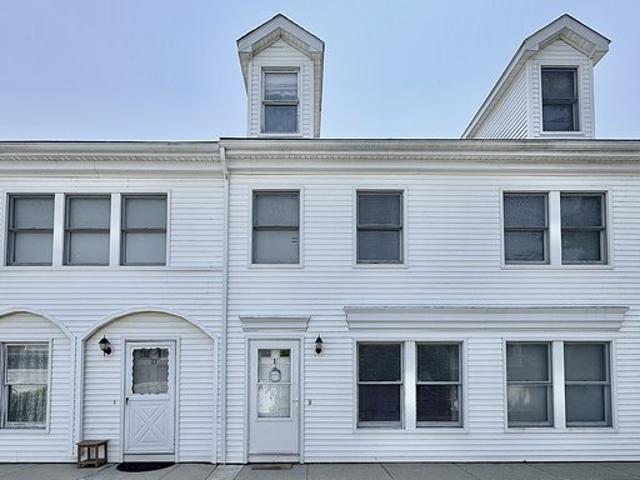 Townhouse for sale in Milford, Connecticut