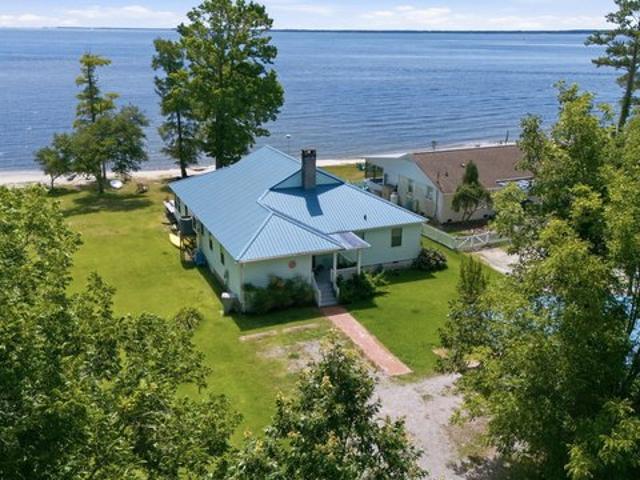 House for sale in Oriental, North Carolina