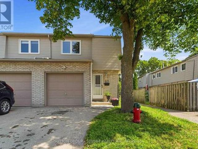 Townhouse for sale in Ancaster, Ontario