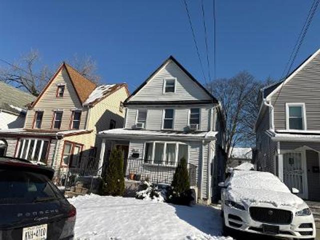 House for sale in Queens, Arverne