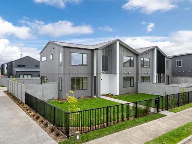 Townhouse for sale in Awhitu
