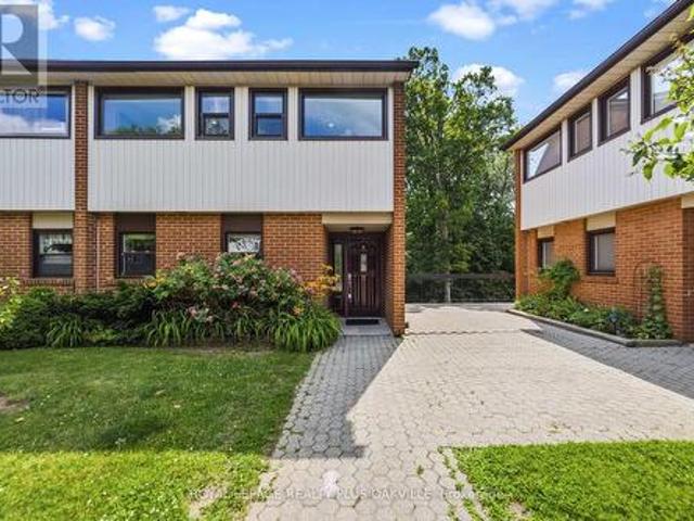 Townhouse for sale in Oakville, Ontario