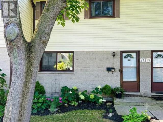 Townhouse for sale in Arva, Ontario
