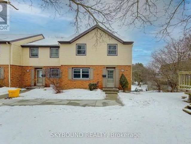 Townhouse for sale in Waterloo, Ontario