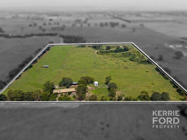 Cottage for sale in Toongabbie, Victoria