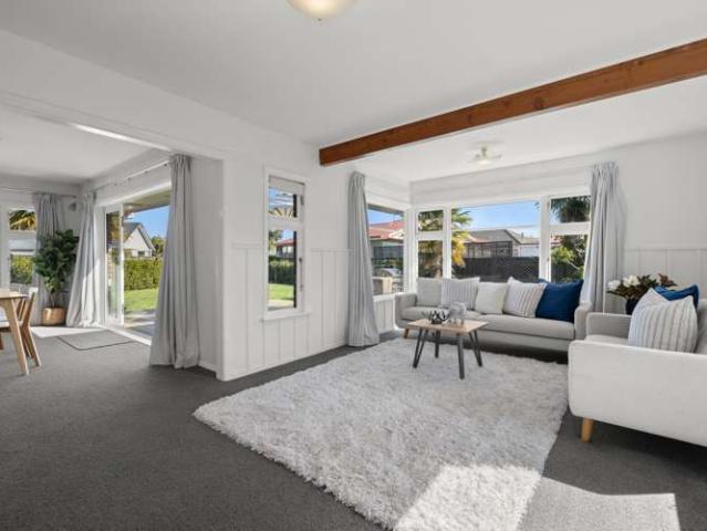 House for sale in Chaslands, Canterbury