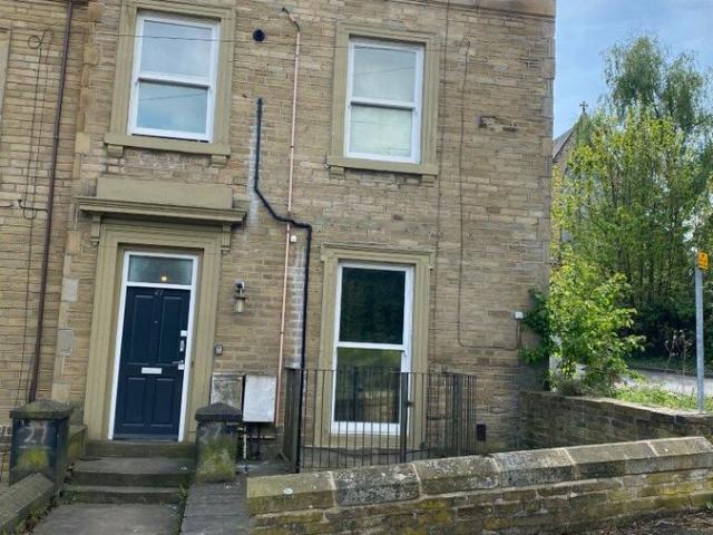 Studio for rent in Highfields, Huddersfield