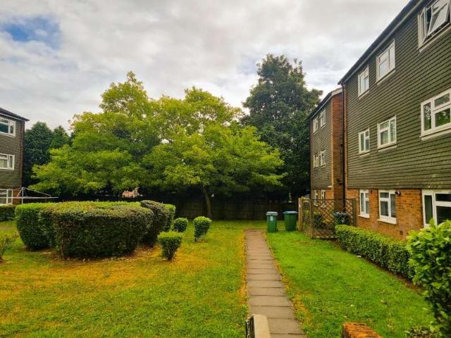 Flat for rent in Kingswood, North Watford