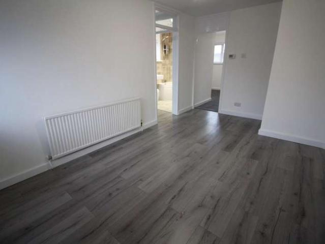 Flat for rent in Burnedge, Greater Manchester