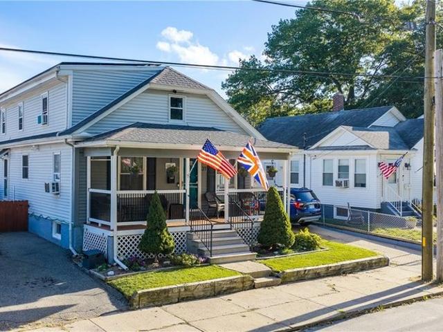 House for sale in Lincoln, Providence County