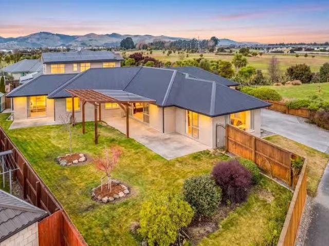 House for sale in Chaslands, Canterbury