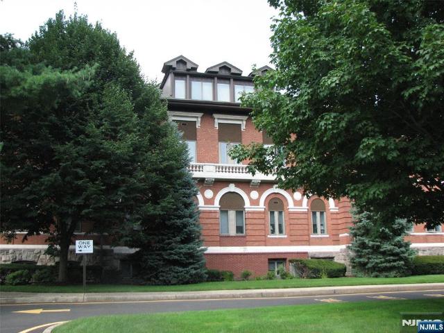 Condo for sale in Tenafly, New Jersey