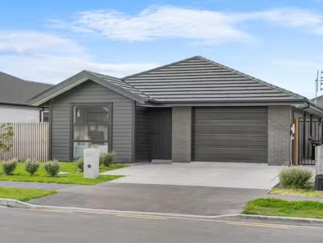 House for sale in Chaslands, Canterbury
