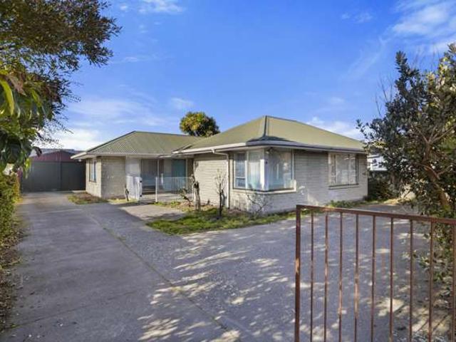 House for sale in Chaslands, Canterbury