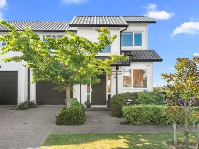 House for sale in Chaslands, Canterbury