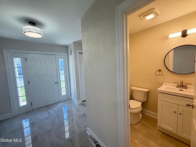 House for sale in Latham, Town of Colonie