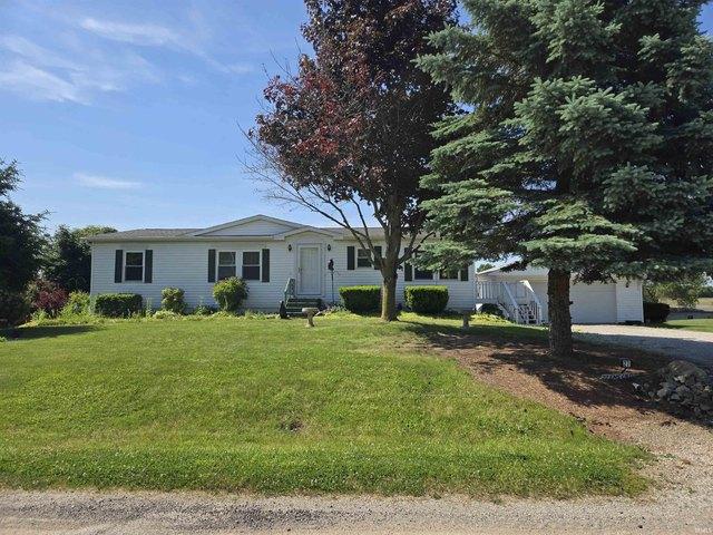 House for sale in Syracuse, Indiana